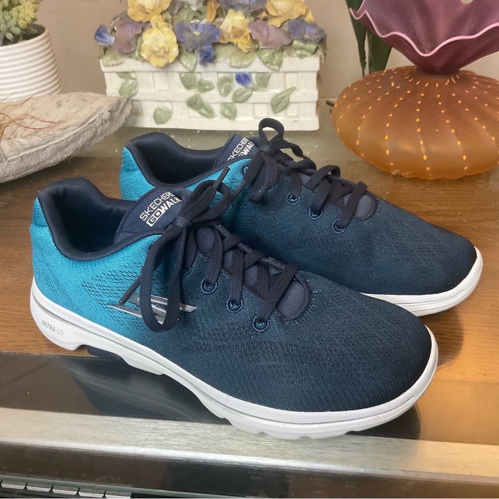 SKECHERS WOMENS GOWALK 5 ALIVE SNEAKERS SZ 8